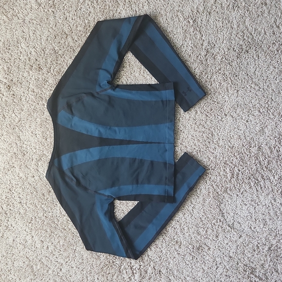 NWOT Under Armour x Misty Copeland Black & Blue Striped Long Sleeve Crop Top - Picture 7 of 10